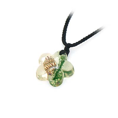 梅花海貝殼透明琥珀項(xiàng)鏈