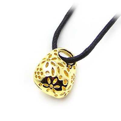 金色鏤空周大?？畎楁?個性飾品